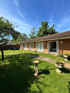 Selborne Studios Off road gated parking - 9