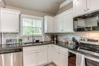 Eureka Springs Family Home - half Mi to Marina! - 1