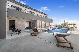 Villa Jollie with pool - Vrana - 0