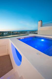 Elvis’ Home - Fira - 2
