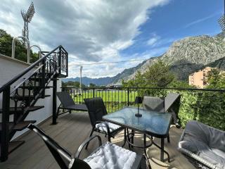 Sunshine Apartment with Private Pool and Parking - Kotor - 0