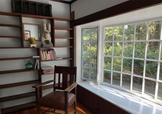 Storybook Lake Front Villa with Private Beach! - Winchester - 5