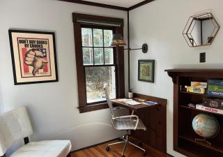 Storybook Lake Front Villa with Private Beach! - Winchester - 4