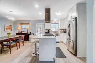 Poolside Bungalow with Fire Pit Fun and King Suite - Charlotte - 5
