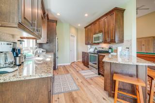 Wilmington Home with Sunroom and Private Deck! - Wilmington - 1