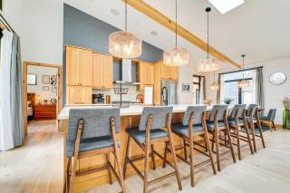 Chic Bellaire Home with Outdoor Kitchen on Clam Lake - Bellaire - 7