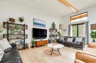 Chic Bellaire Home with Outdoor Kitchen on Clam Lake - Bellaire - 5