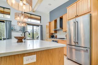 Chic Bellaire Home with Outdoor Kitchen on Clam Lake - 2