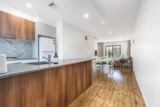 Light Filled 2BR 2BA Townhouse - Hosted by CanStay - 9