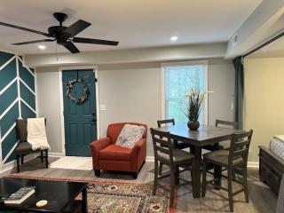 Serenity Haven - Modern Retreat - Charlotte - 5