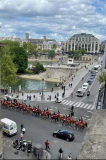 VUE SUR LA SEINE - Paris - 8