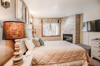 Chic 2BR Condo-Walk to Main St & Skiing - 8