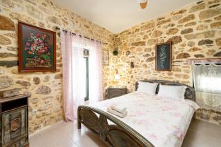 Anna's Stone House - - 9