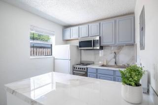 Stylish 2 bed 1 bath w/Free Parking! - Fort Lauderdale - 4