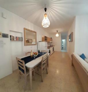 Welcome Families & Groups Close to beach 3 bedroom Apt - 2