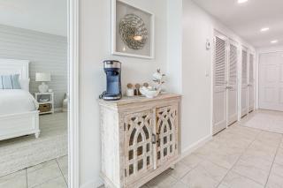 Pool and Beach Access Oceanfront Galveston Condo - Galveston - 3