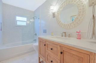 Large Private Home with SwimSpa 100 steps from Beach - 9