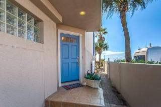 Sun-drenched Townhome on beautiful Madeira Beach! - 2