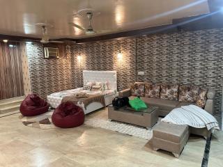 Cozy Bohemian Studio Apartment - GK2 South Delhi, near M Block Market - 7