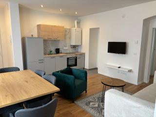 schönes Design, 3 Queensize-Betten, Walk In Dusche, Küche komplett mit Nespresso, Kinder Zusatzpaket möglich Kleinkinderbett, Kindergeschirr, Hochstuhl - 9