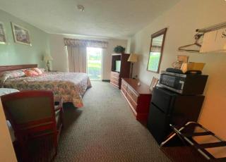 Colonial Brick Inn & Suites - 6