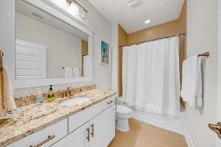 Free Golf Cart, 5 min to Beach, Community Pool - 1