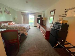 Colonial Brick Inn & Suites - 7
