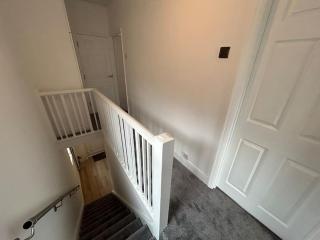 Modern & Spacious 4 Bedroom Home - Crewe - 3