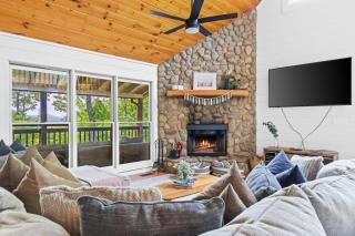 Hot Tub I Mountain View I Game Room I Sleeps 18 - Morganton - 6