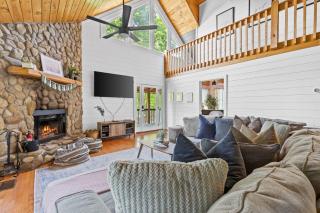 Hot Tub I Mountain View I Game Room I Sleeps 18 - Morganton - 5