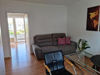 Helle, komfortabel und zentral gelegene Wohnung - Königstädten - 2