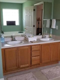4 BR / 3 BA Centered in a Fisherman's Paradise - Lillian - 2