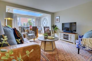 Market House by Spa Town Property - Spacious & Stylish Townhouse with Free Parking Near to Stratford-upon-Avon, Warwick & Solihull - Henley in Arden - 0