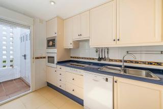 Townhouse w/ Swimming Pool and Underground Parking - Marbella - 1