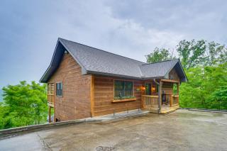 Private Hot Tub Gatlinburg Cabin in the Clouds - Gatlinburg - 9