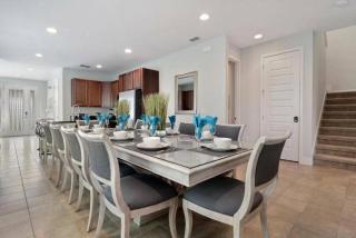 Spacious Vacation Home with Private Pool 76 - Orlando - 2