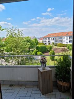 Helle, komfortabel und zentral gelegene Wohnung - Königstädten - 9