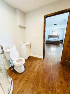 Cheerful 4-bedroom home with free parking - Elmont - 8