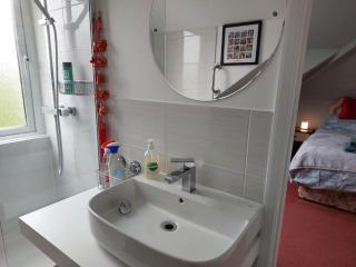 Double room with ensuite shower room in quiet, private house - Worthing - 5