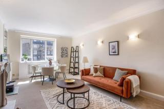South Kensington Luxury 2 Bedroom Apartment - 9