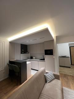 The Apartment 77 - Bijela - 6