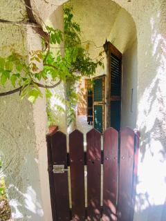 Costa’s Steak House apartment - 2