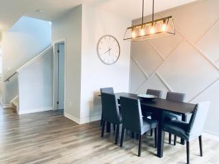 Stylish 3 Bdrm house- king bed, Netflix, parking - Kitchener - 5