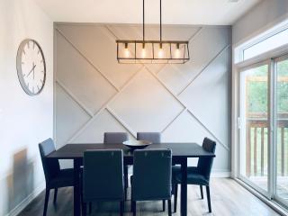 Stylish 3 Bdrm house- king bed, Netflix, parking - Kitchener - 6
