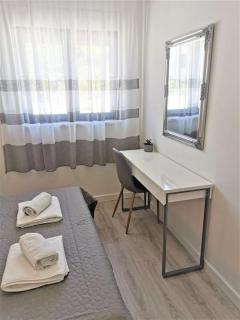 P1 Beachfront one bedroom apartment - Rogoznica - 7