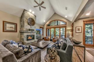 The PEAK Aconcagua 6 - The Ultimate in Lakefront Luxury - 9