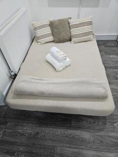Private One Bedroom Flat in Barnet, London - 7