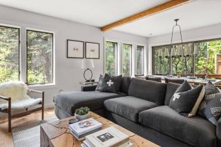 Dog Friendly Luxury Condo, Heated Pool Access - Stowe - 4