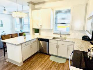 Buckhead Oasis - Spacious 2bd, 2ba with Private Balcony - 2