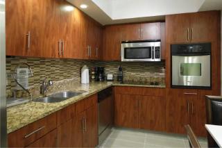 Hollywood Beachfront Condo, Steps to Ocean, Pool & Game Room - 6